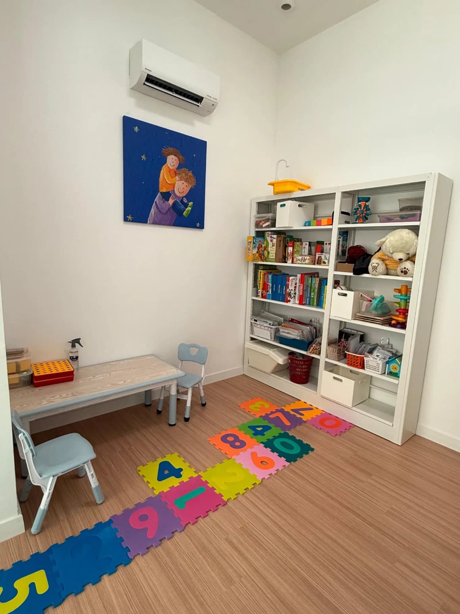 Therapaeds Cheras — children's library and play area
